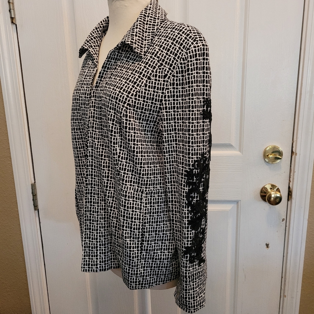 Lace appliqued Lace Jacket Black White Geometric Chicos 1 Medium Career Blazer